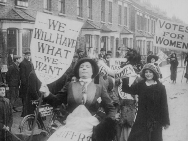 protesting-suffragettes-early-1900s1
